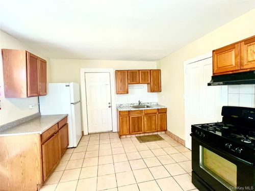 30 Knapp Ave, Middletown, NY, 10940-5648 | Card Image