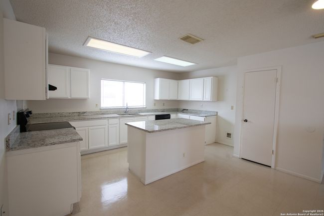 8322 Pine Meadow Dr, House other with 3 bedrooms, 2 bathrooms and null parking in Converse TX | Image 4