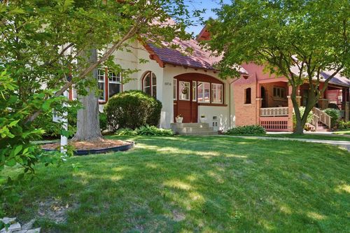 6934 Cedar Street, Wauwatosa, WI, 53213 | Card Image