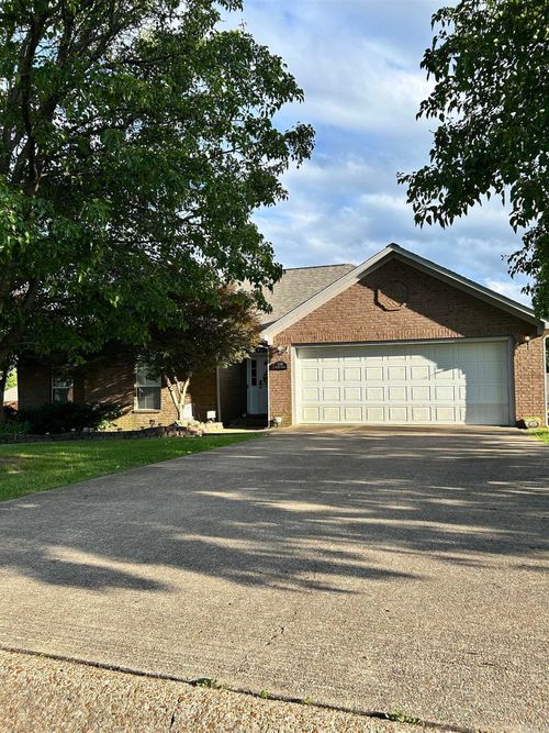 1105 Cantrell St, Mountain View, AR, 72560-6370 | Card Image