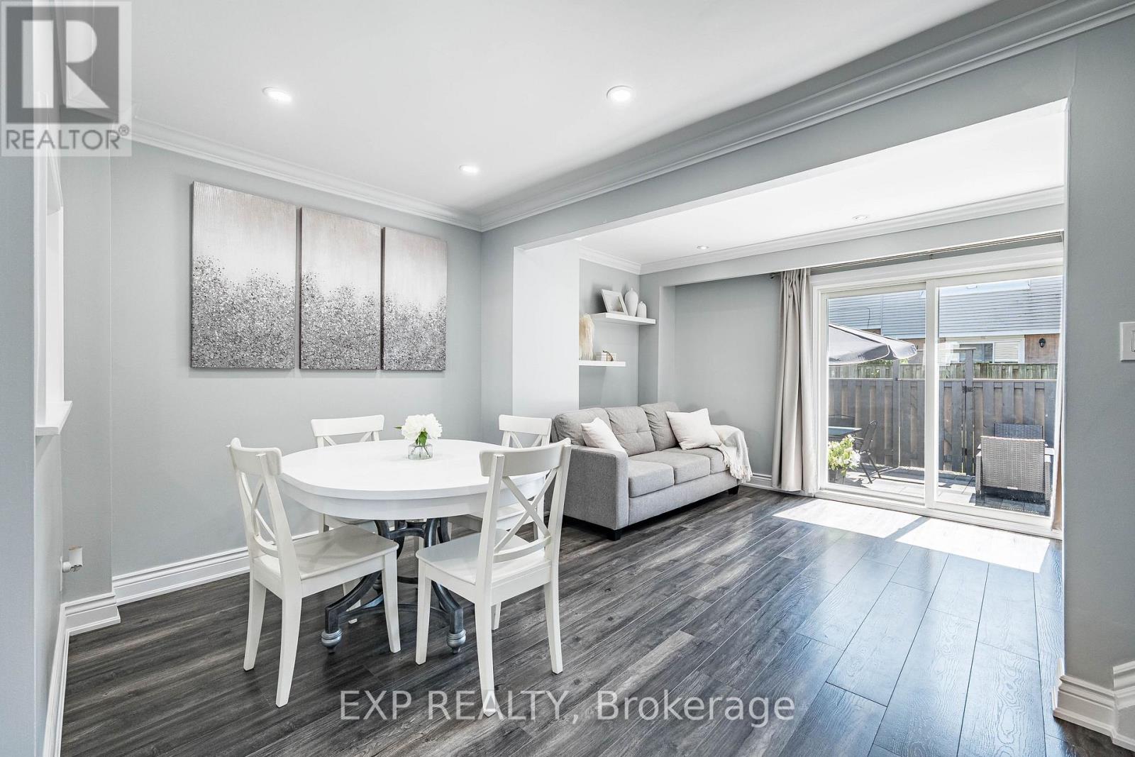 Residential in Mississauga (Mississauga Valleys) 5