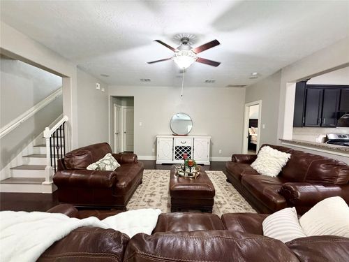 8121 E Pine Creek Bend, Cypress, TX, 77433 | Card Image