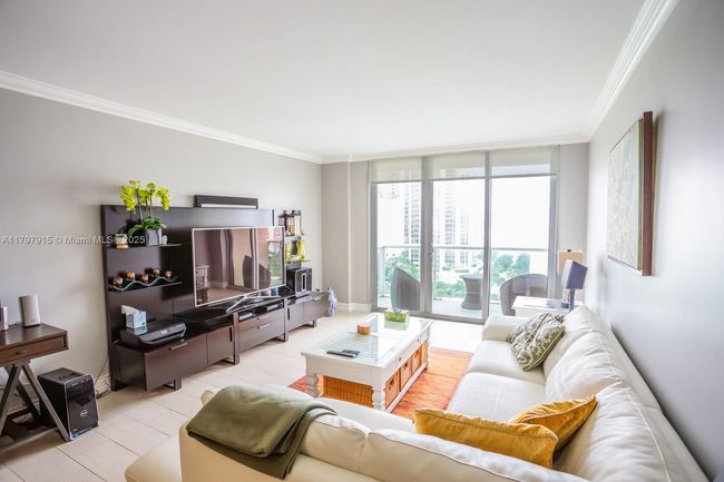 APT-1403 - 19370 Collins Ave, Condo with 2 bedrooms, 2 bathrooms and null parking in Sunny Isles Beach FL | Image 6
