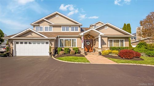 164 Pace Dr S, West Islip, NY, 11795-5128 | Card Image