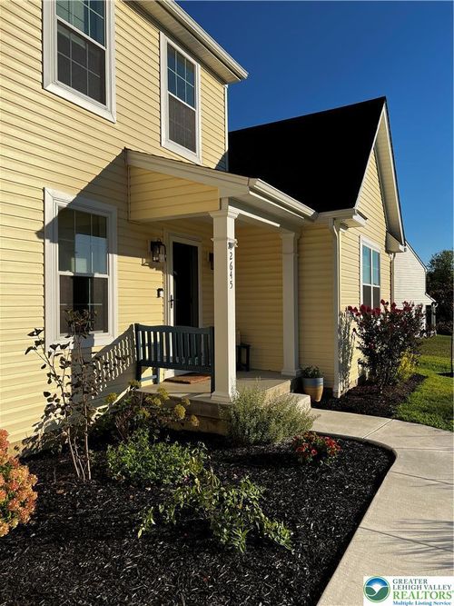 2645 Longridge Dr, Hellertown, PA, 18055 | Card Image