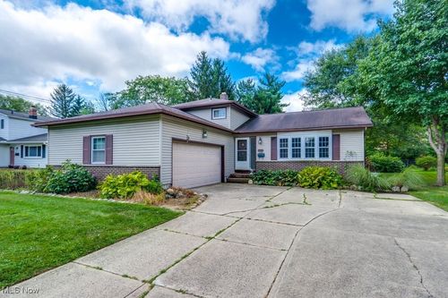 9097 Gettysburg Dr, Twinsburg, OH, 44087-1505 | Card Image