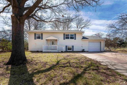 1313 15th St, Wamego, KS, 66547-1207 | Card Image