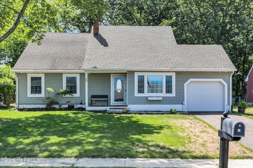 35 Lisa Dr, Hazlet, NJ, 07730-2701 | Card Image