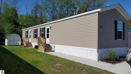 1174 Ironstone Dr, Mt Pleasant, MI, 48858-4559 | Card Image