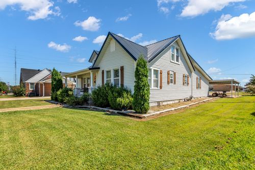 15 S Oak St, Hohenwald, TN, 38462-1739 | Card Image
