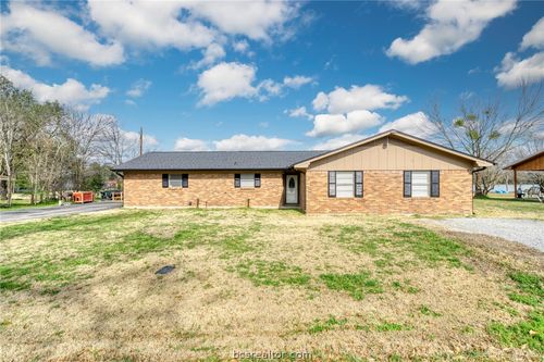 102 W Marietta St, Madisonville, TX, 77864-3024 | Card Image