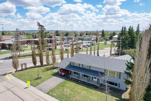 5607 48 Ave, Lacombe, AB, T4L1M7 | Card Image