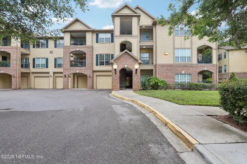 426-7800 Point Meadows Dr, Jacksonville, FL, 32256-4606 | Card Image