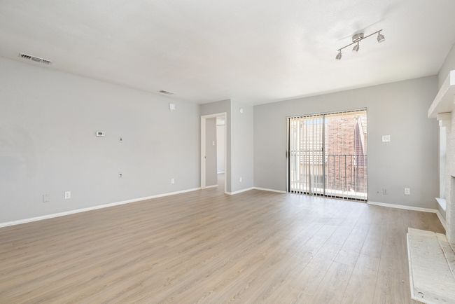 Sliding doors to large balcony | Image 14