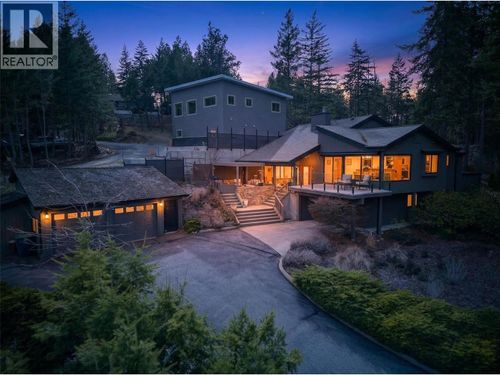 935 Lloyd Jones Dr, West Kelowna, BC, V1Z2X9 | Card Image