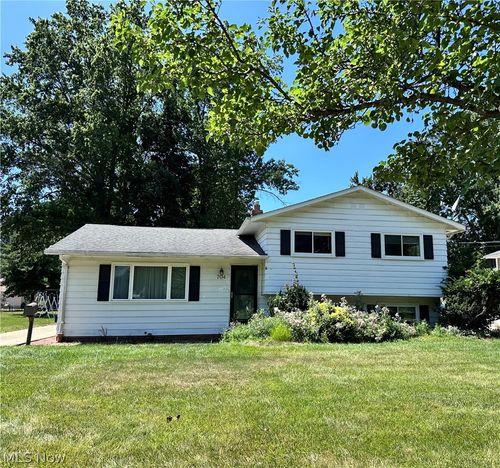 704 Robin Dr, Eastlake, OH, 44095-1615 | Card Image