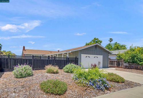 3573 Falcon Dr, Concord, CA, 94520-1506 | Card Image