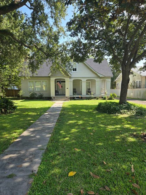 402 Main St, Franklin, LA, 70538-6123 | Card Image