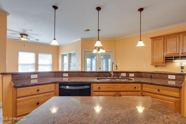 kitchen island | Image 18