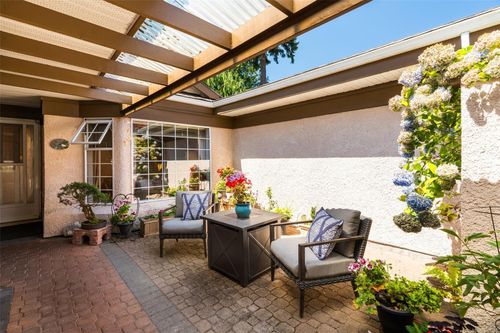 48-901 Kentwood Lane, Saanich, BC, V8Y2Y9 | Card Image