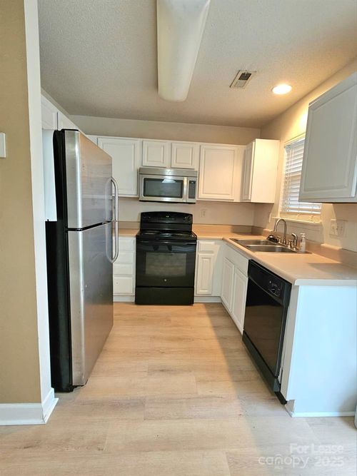 12540 Hennigan Place Ln, Charlotte, NC, 28214-1464 | Card Image