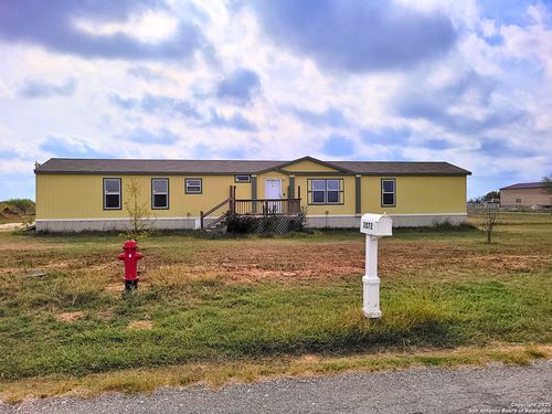 2072 County Road 421, Stockdale, TX, 78160-6102 | Card Image