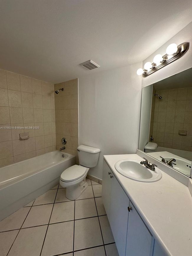 APT-304 - 17602 Nw 25 Th Ave, Condo with 3 bedrooms, 2 bathrooms and null parking in Miami Gardens FL | Image 5