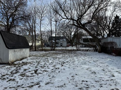 1518 Carleton St, Port Huron, MI, 48060-4218 | Card Image