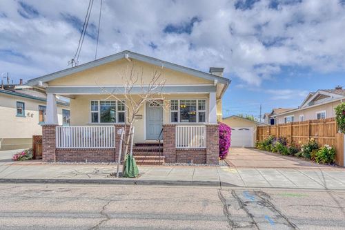 563 Pearl St, Monterey, CA, 93940-3019 | Card Image