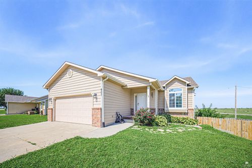 907 Maple Street, Wakefield, KS, 67487 | Card Image