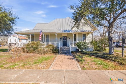 501 W Grand Avenue, Yoakum, TX, 77995 | Card Image