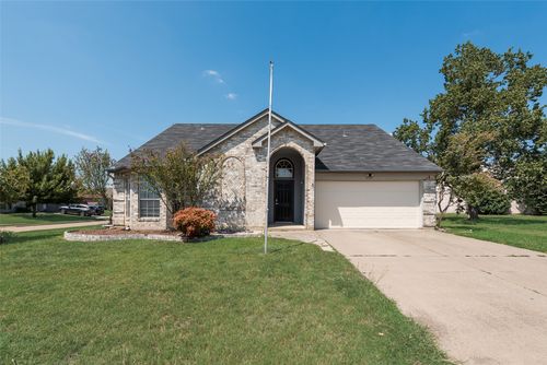 6734 White Tail Ln, Arlington, TX, 76002-3529 | Card Image