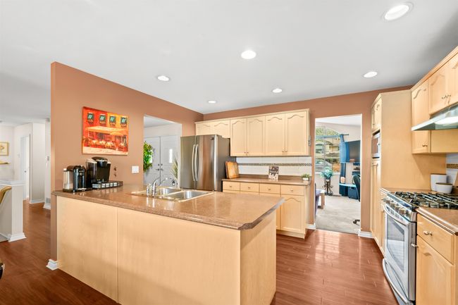 3302 Robson Dr, House other with 5 bedrooms, 3 bathrooms and 6 parking in Coquitlam BC | Image 5