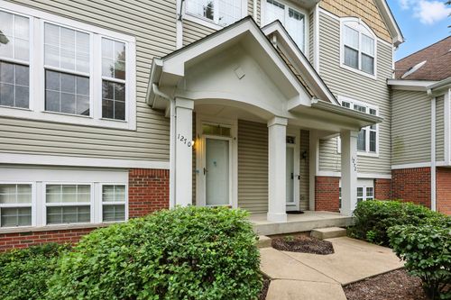 1270 Georgetown Way, Vernon Hills, IL, 60061-4122 | Card Image