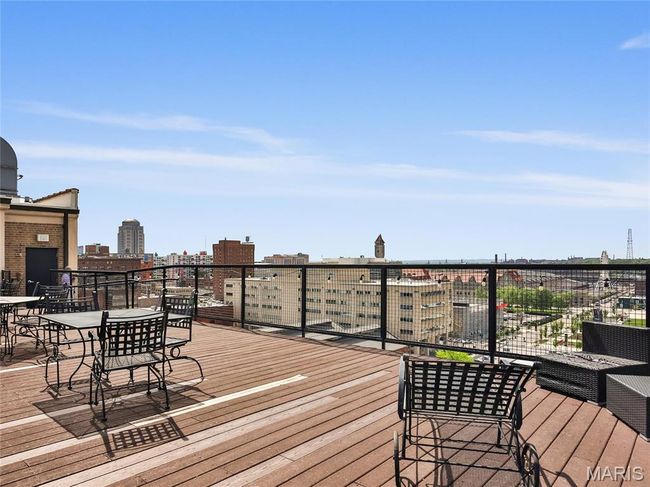 Outdoor space for socializing and entertaining | Image 24