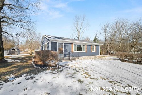 4901 Pinedell Ave Ne, Comstock Park, MI, 49321-7922 | Card Image