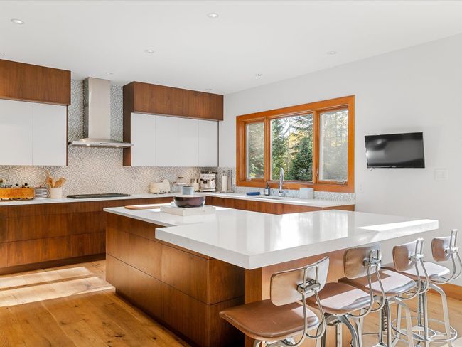 8171 Meadow Lane, House other with 4 bedrooms, 4 bathrooms and 6 parking in Whistler BC | Image 6
