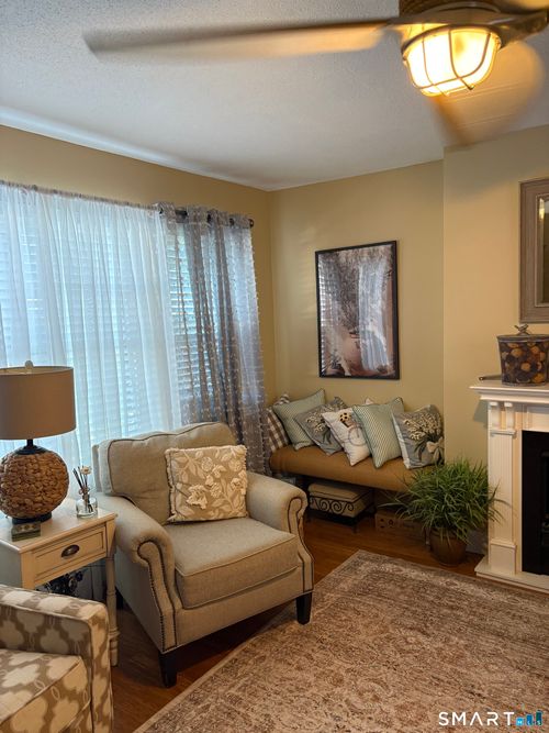 46-46 Henry St, Norwich, CT, 06360-6458 | Card Image