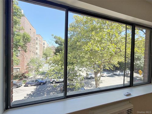 41 40th St, Sunnyside, NY, 11104-3702 | Card Image