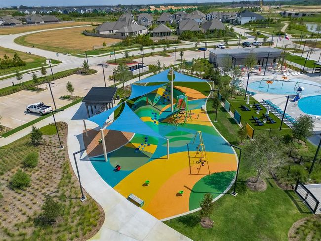 Features a single-family home with a spacious yard in Bridgeland, a master-planned community offering lakes, pools, sidewalks, and green spaces. | Image 39