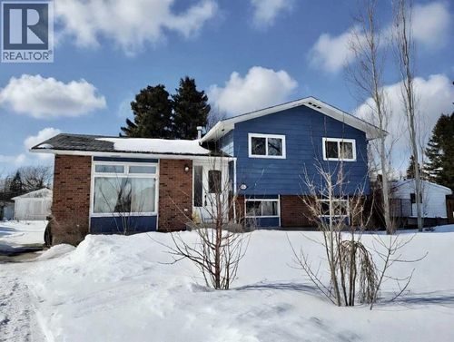 7619 96 St, Grande Prairie, AB, T8V4T9 | Card Image