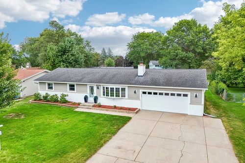 806 South St, WAUNAKEE, WI, 53597-1640 | Card Image