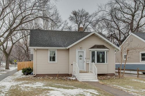 1647 Broadway N, Fargo, ND, 58102-2236 | Card Image