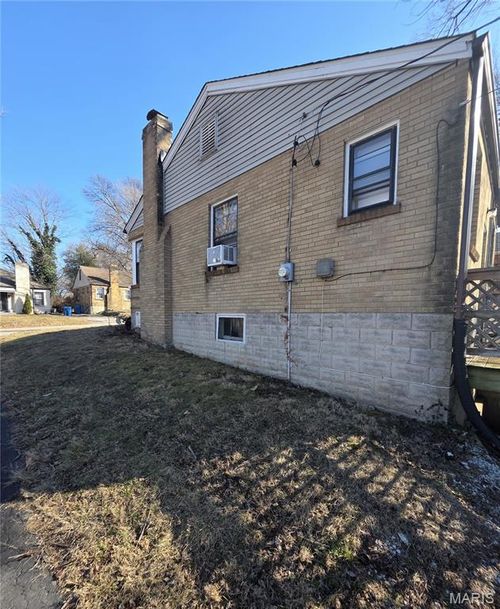 213 Henquin Dr, Ferguson, MO, 63135-1840 | Card Image