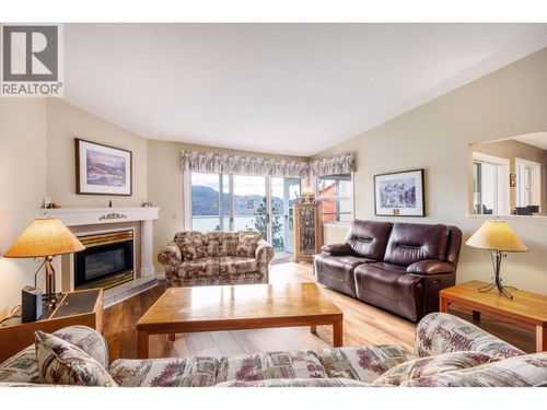 202-4450 Ponderosa Dr, Peachland, BC, V0H1X5 | Card Image