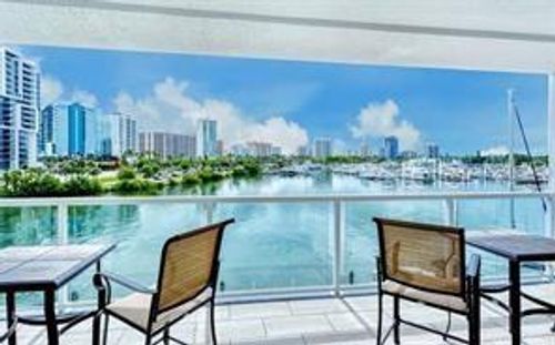 301-650 Golden Gate Pt, SARASOTA, FL, 34236-6644 | Card Image