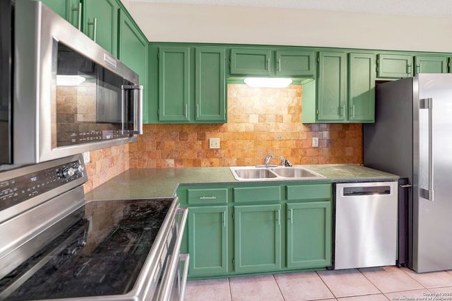 1314 Acorn Rd, House other with 3 bedrooms, 2 bathrooms and null parking in Hondo TX | Image 12