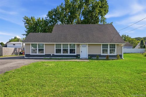 22 Jumping Brook Ln, Kingston, NY, 12401-6940 | Card Image
