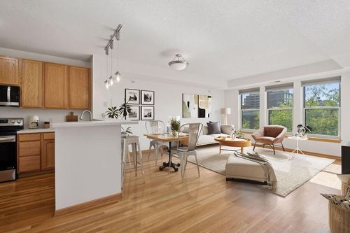 apt-410-560 N 2nd St, Minneapolis, MN, 55401-4332 | Card Image