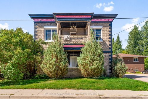 310 Murray St, Pembroke, ON, K8A4N9 | Card Image